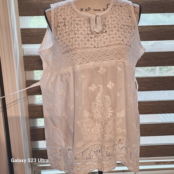 Mexican hand Embroidered top - Picture 9 of 12